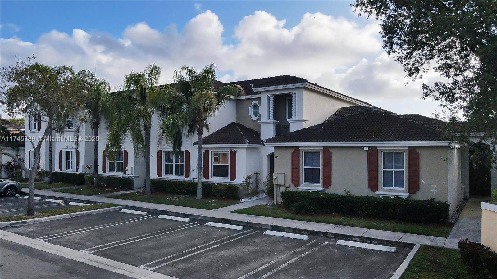 Homestead, FL 33033,939 NE 42nd Ter #939