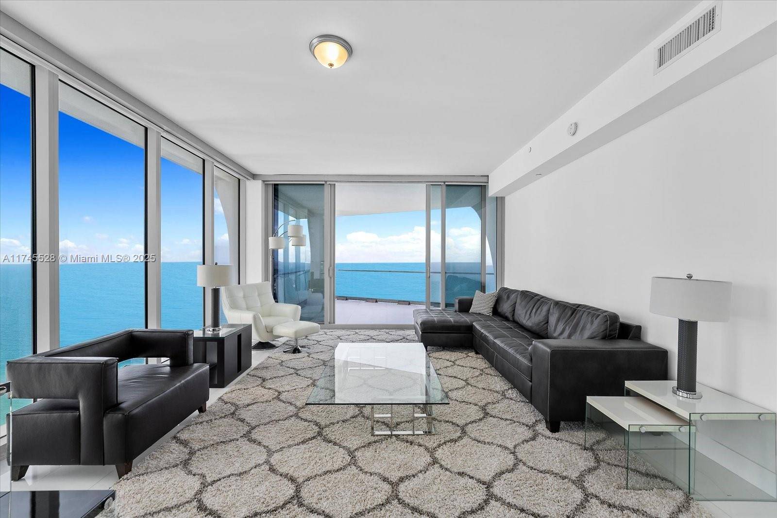 Sunny Isles Beach, FL 33160,16901 Collins Ave #3905