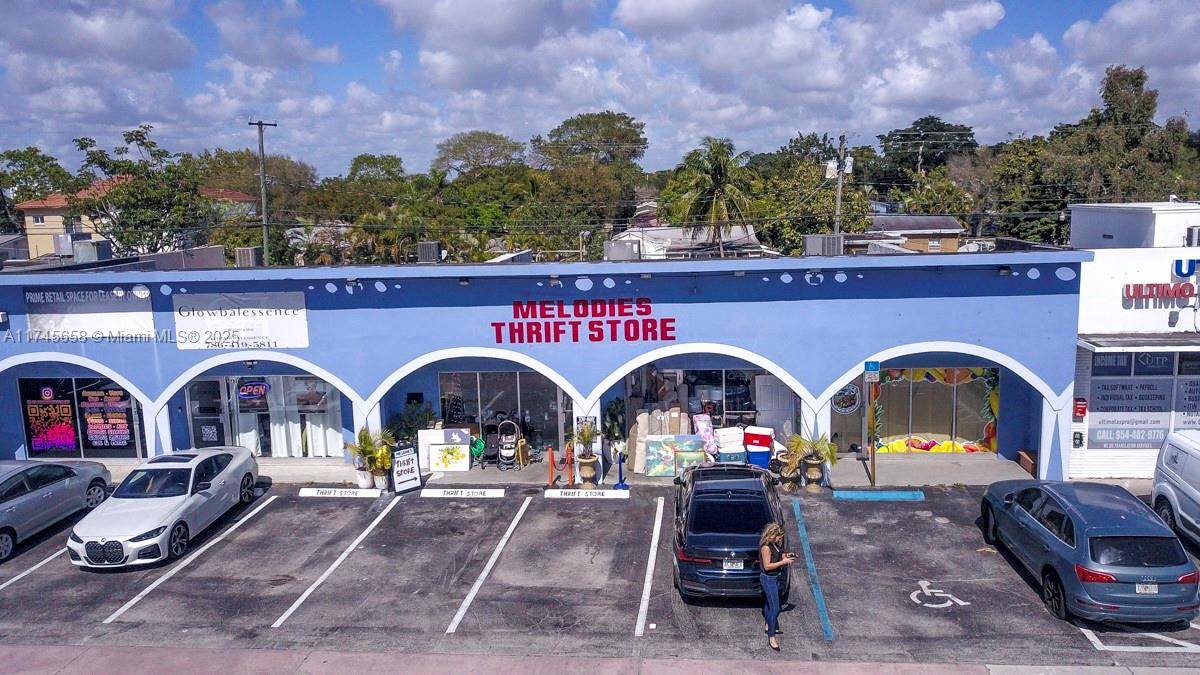 Hollywood, FL 33021,5727 Hollywood Blvd #B and C