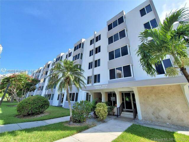 Sunny Isles Beach, FL 33160,250 180th Dr #454