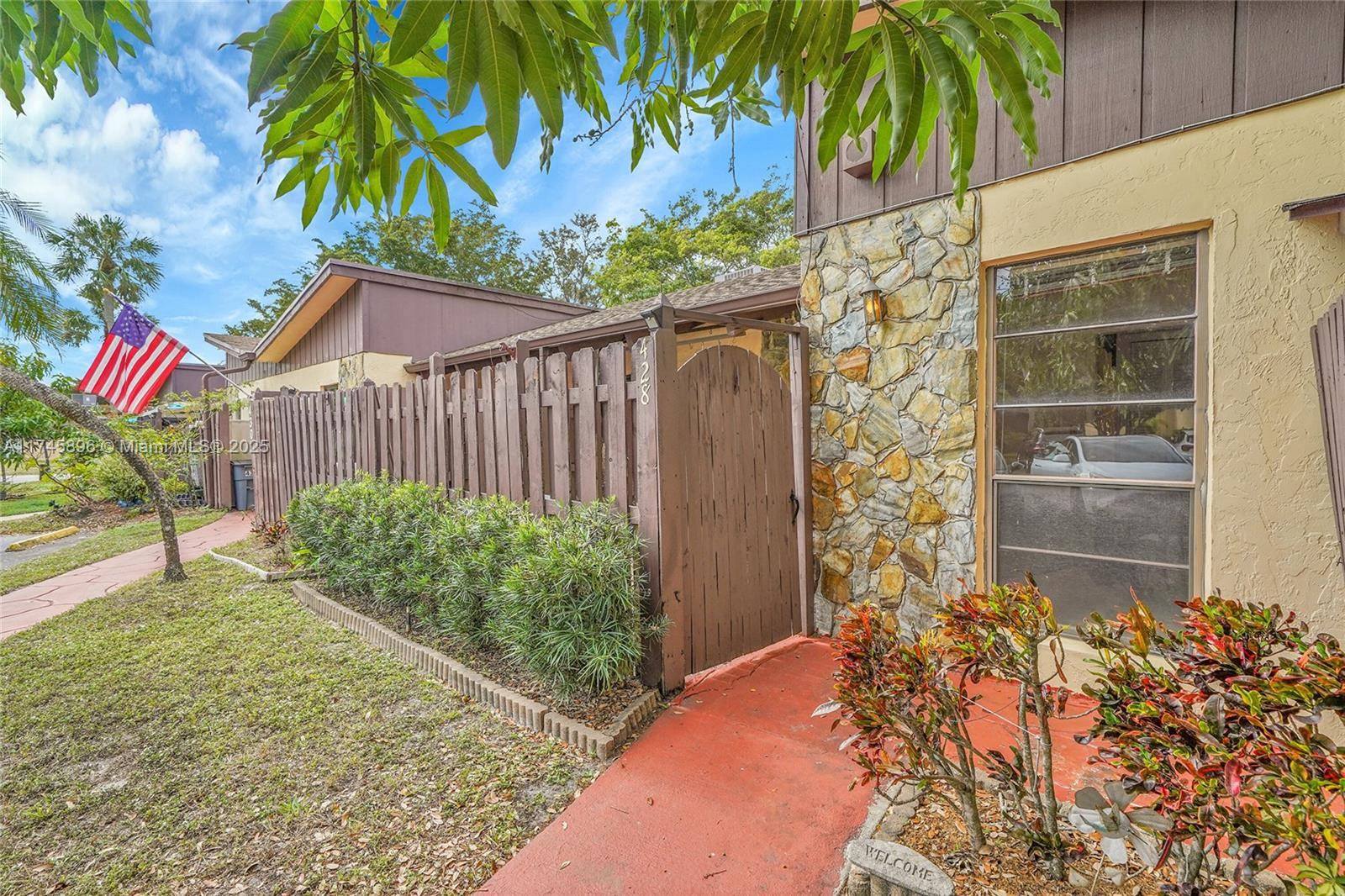 Hollywood, FL 33024,428 Briarwood Cir #4-27