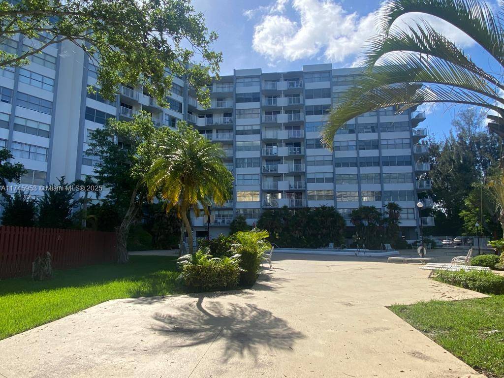 Miami, FL 33179,1300 NE Miami Gardens Dr #507E