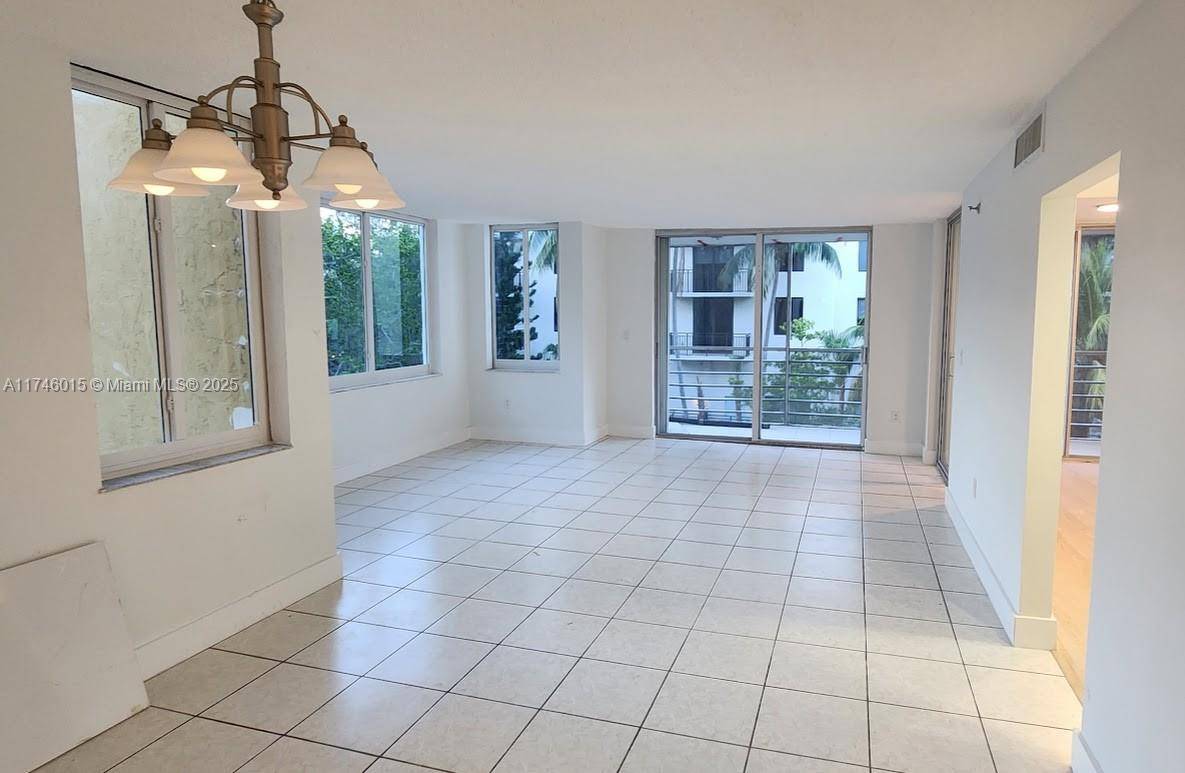 North Miami Beach, FL 33160,17890 W Dixie Hwy #318