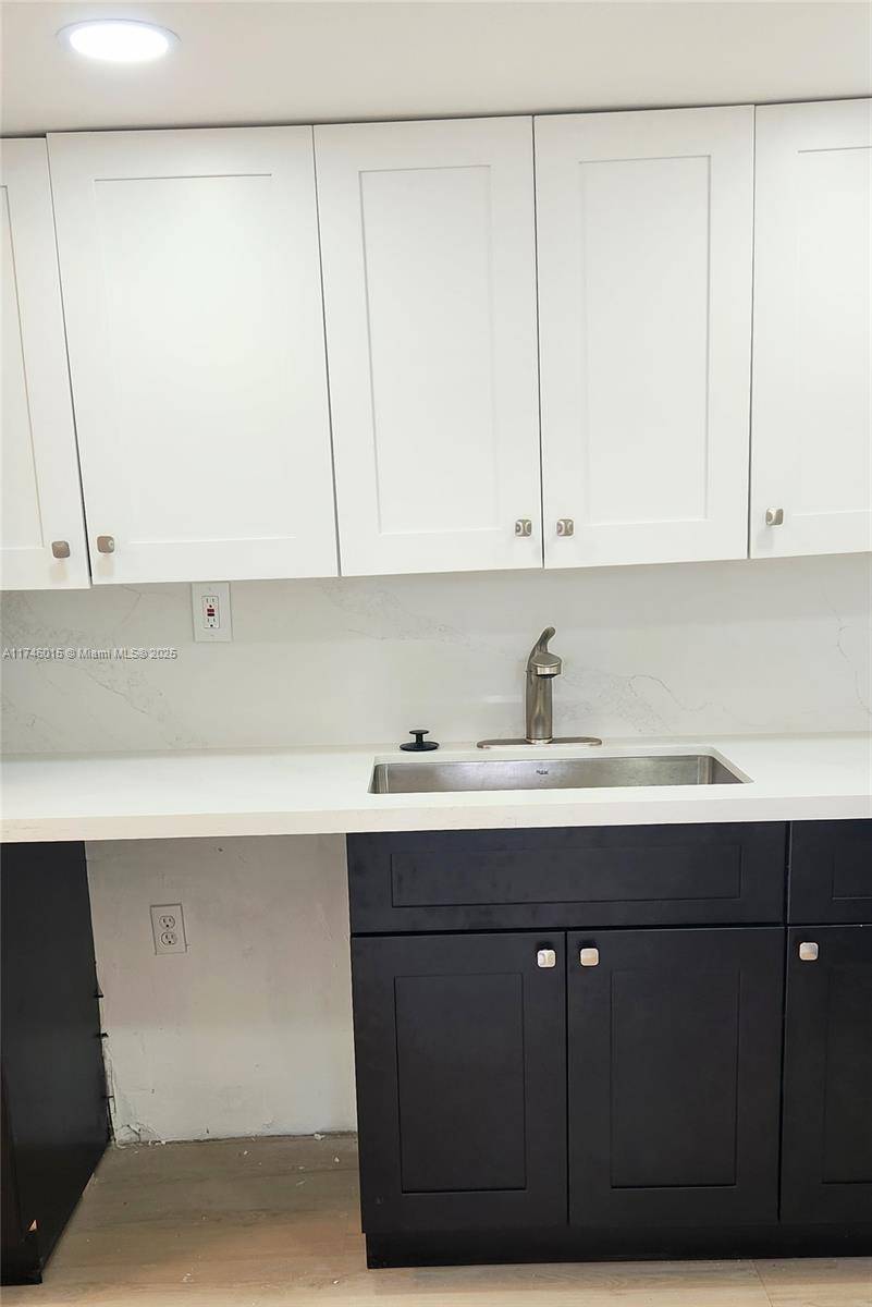 North Miami Beach, FL 33160,17890 W Dixie Hwy #318