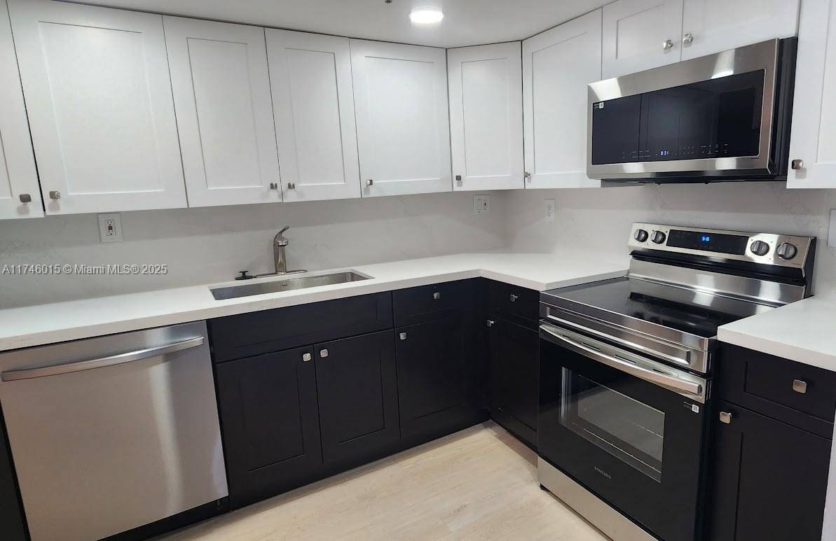 North Miami Beach, FL 33160,17890 W Dixie Hwy #318