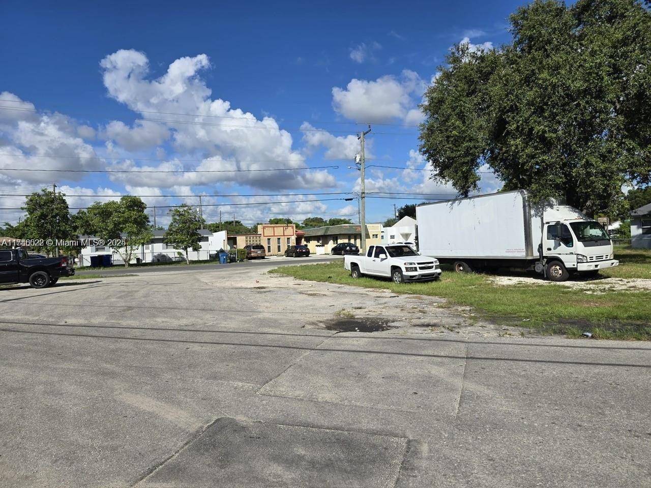 Fort Lauderdale, FL 33311,628 NW 22nd Rd