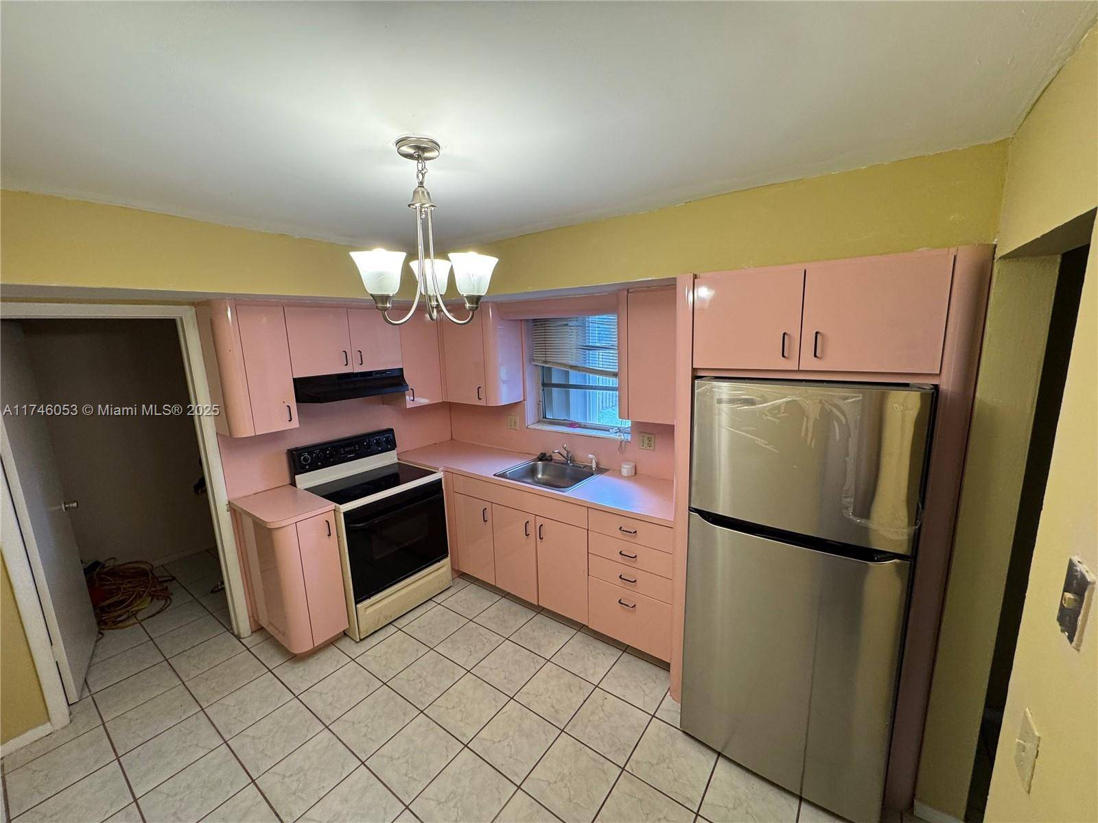Hallandale Beach, FL 33009,1108 NE 2nd Ct #1108