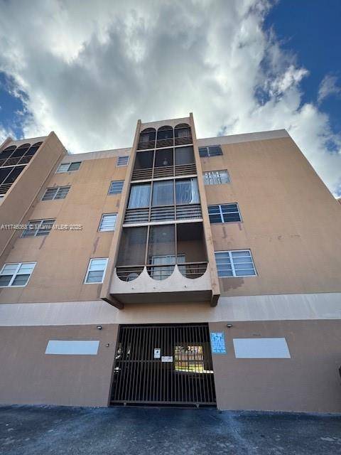 Hialeah, FL 33012,4680 W 13th Ln #417