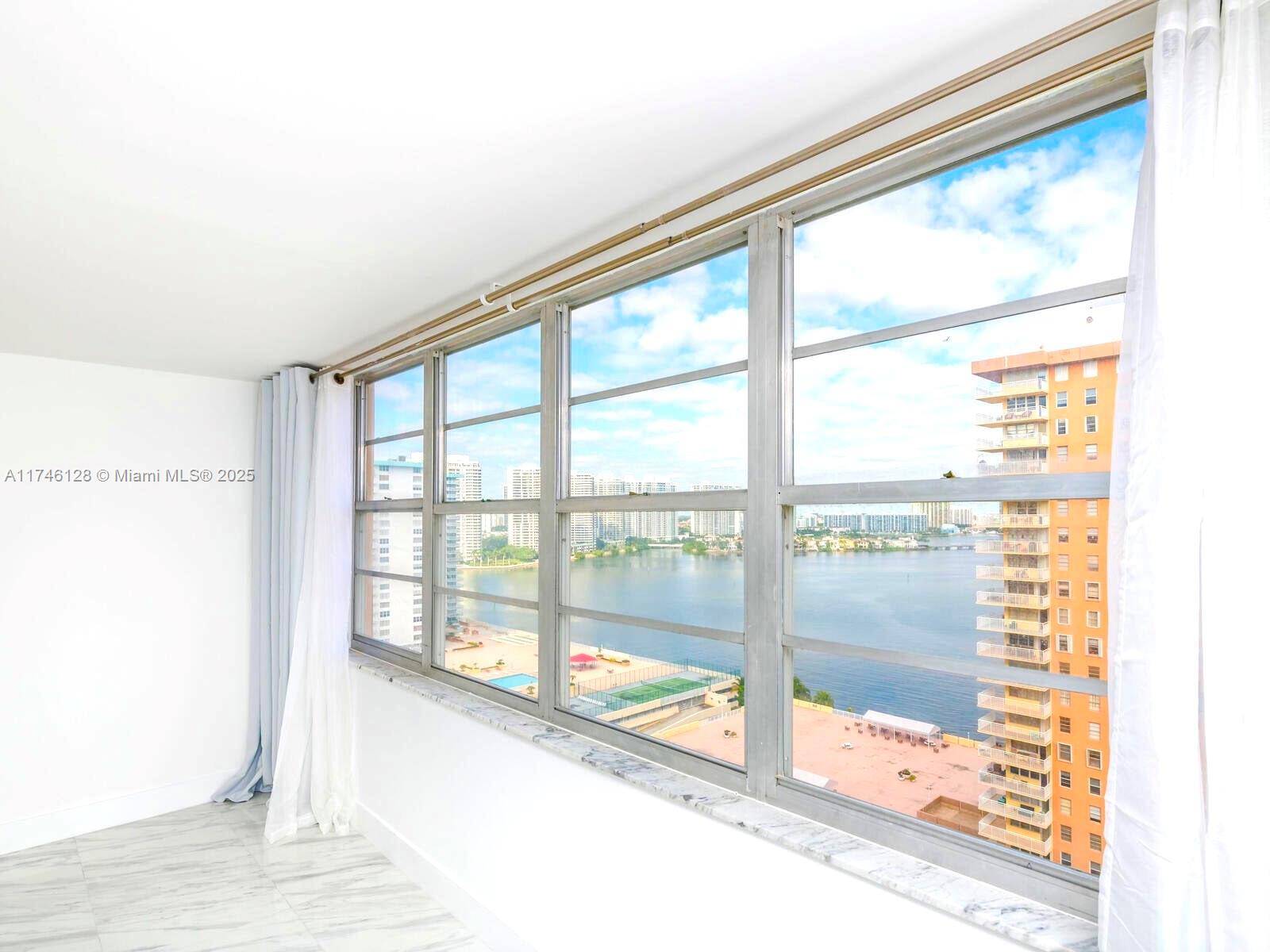 Sunny Isles Beach, FL 33160,250 174th St #1810