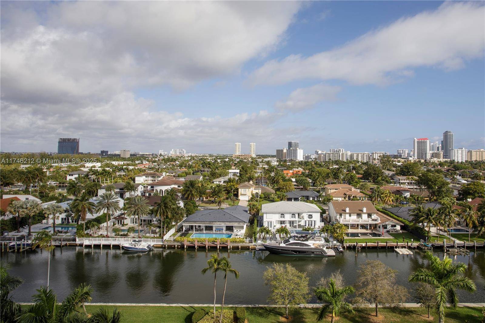 Aventura, FL 33180,3600 Yacht Club Dr #902