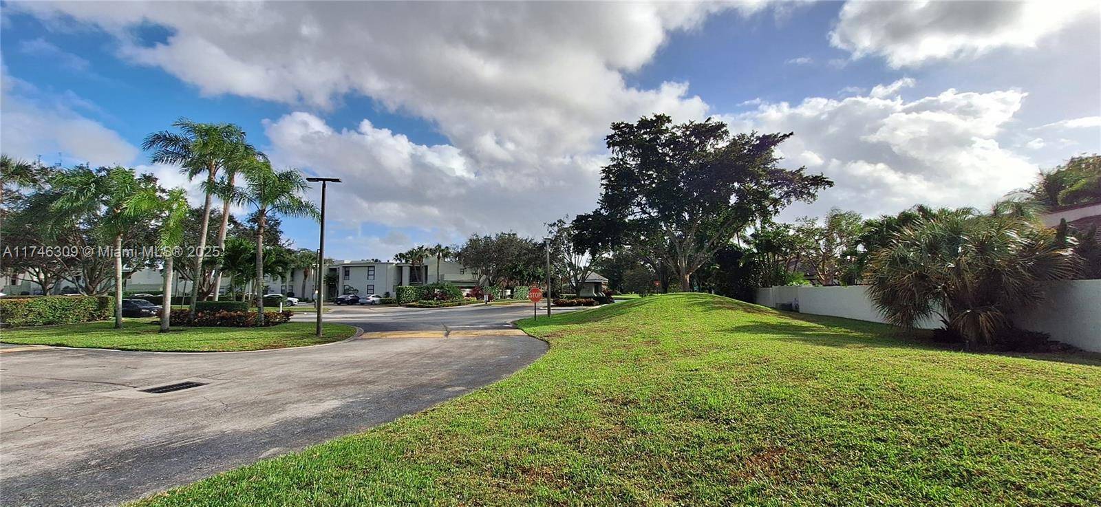 Boca Raton, FL 33433,6417 La Costa Dr #205