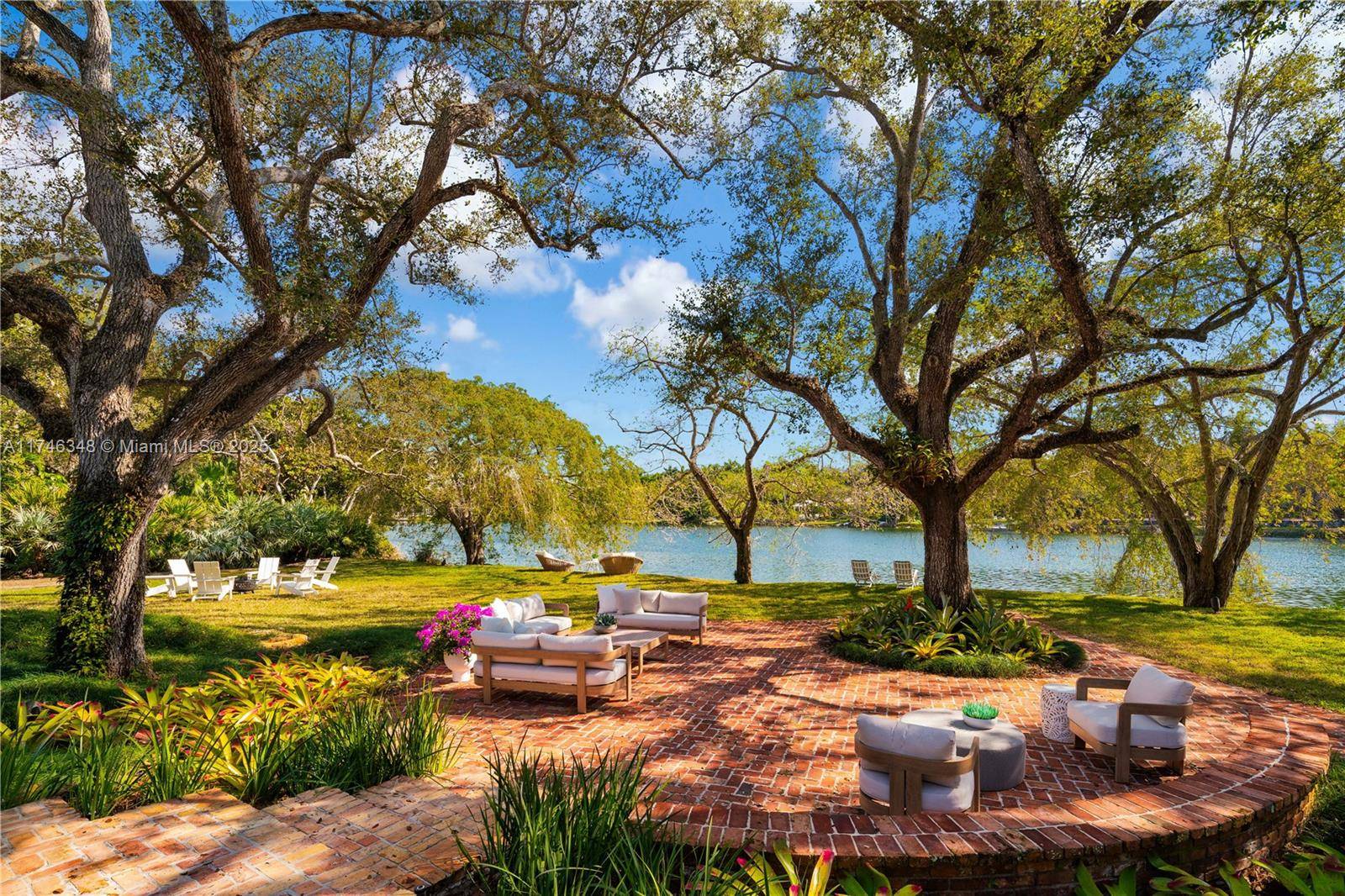 Coral Gables, FL 33156,5390 Banyan Dr