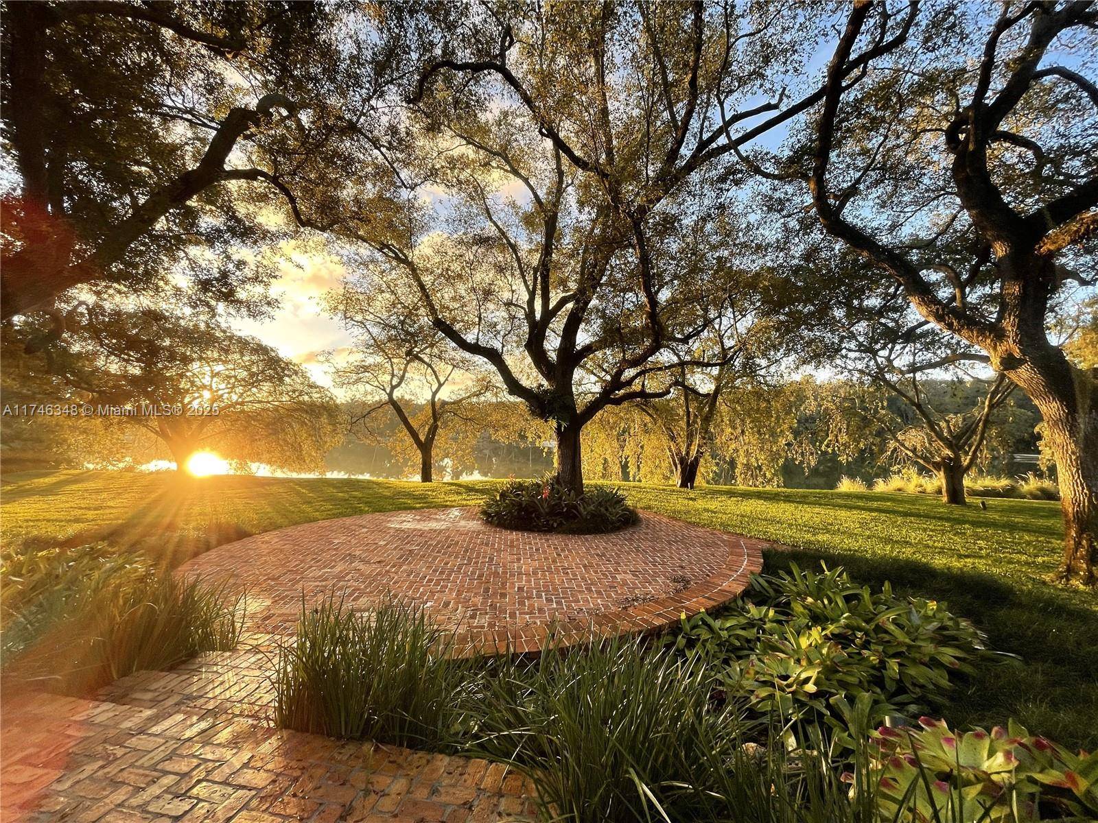 Coral Gables, FL 33156,5390 Banyan Dr