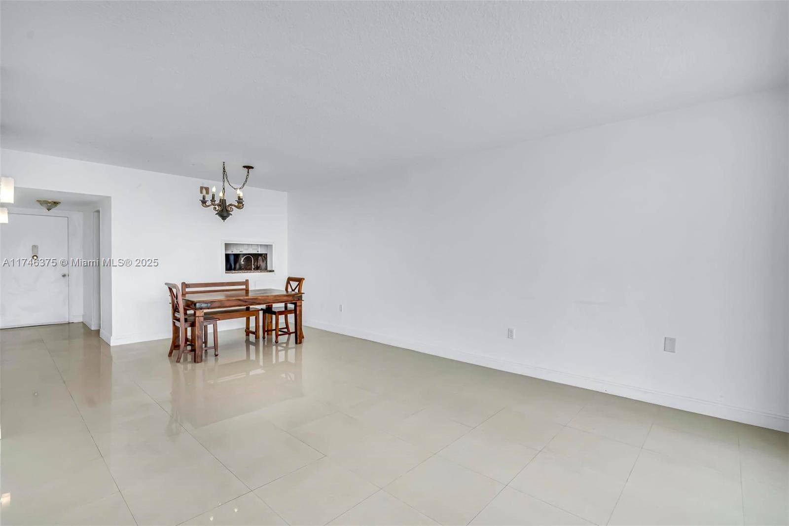 Miami, FL 33179,1591 NE Miami Gardens Dr #305