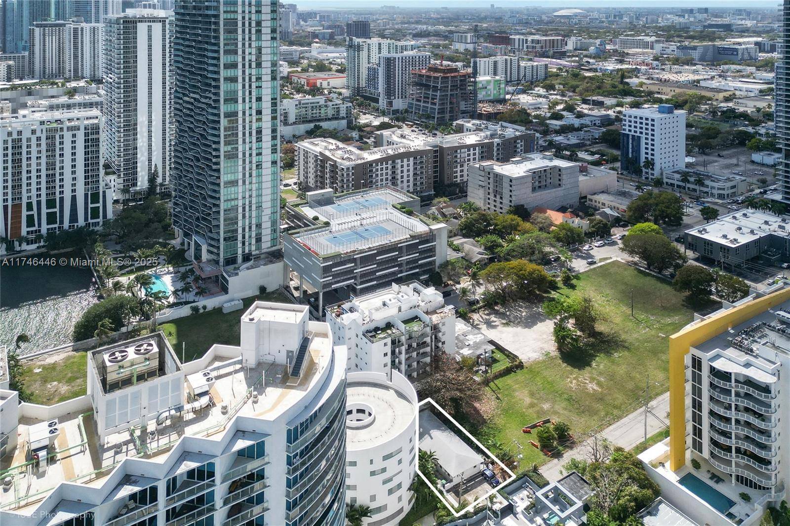 Miami, FL 33137,460 NE 29th Ter