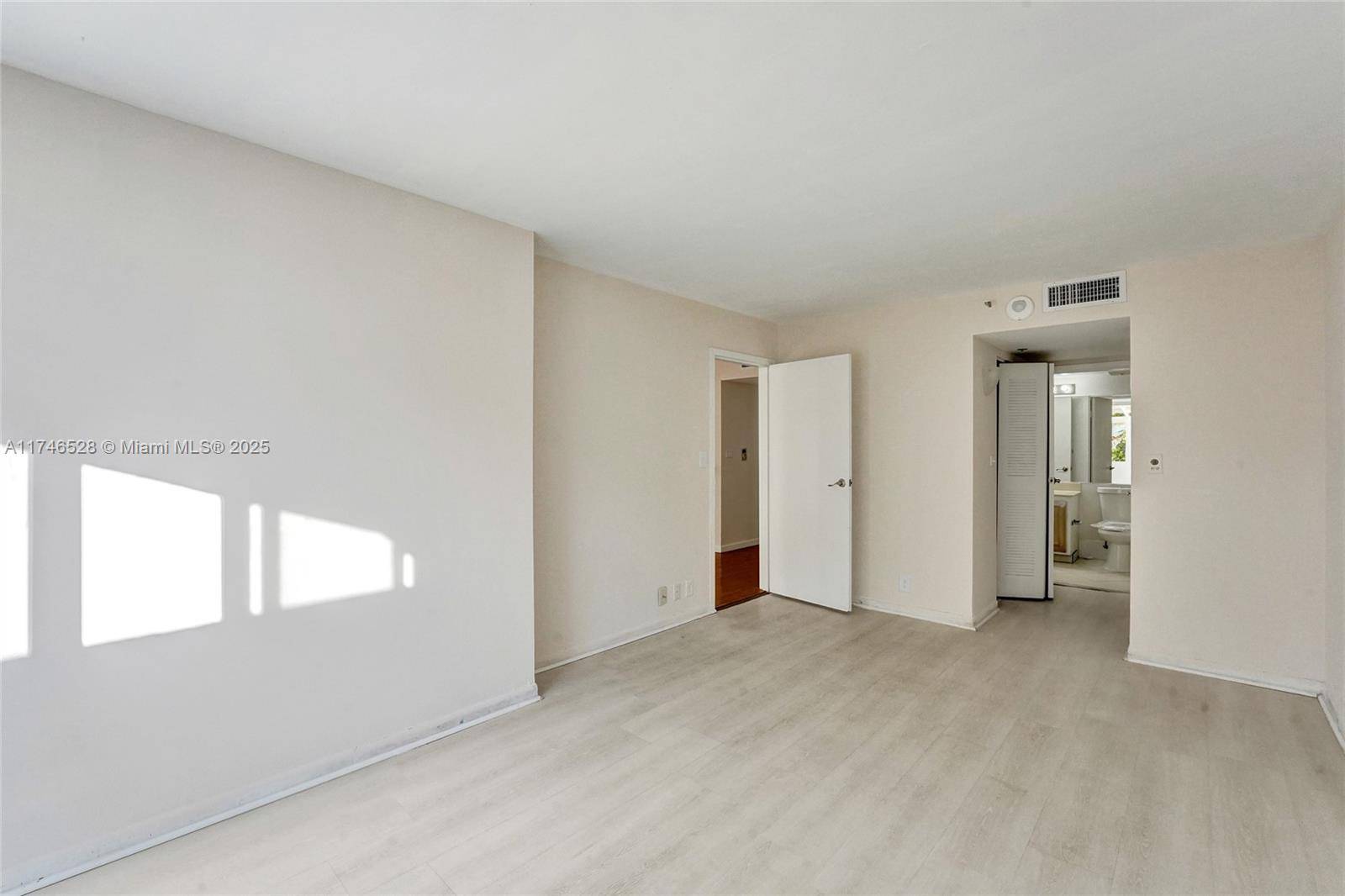 North Bay Village, FL 33141,7601 E Treasure Dr #406