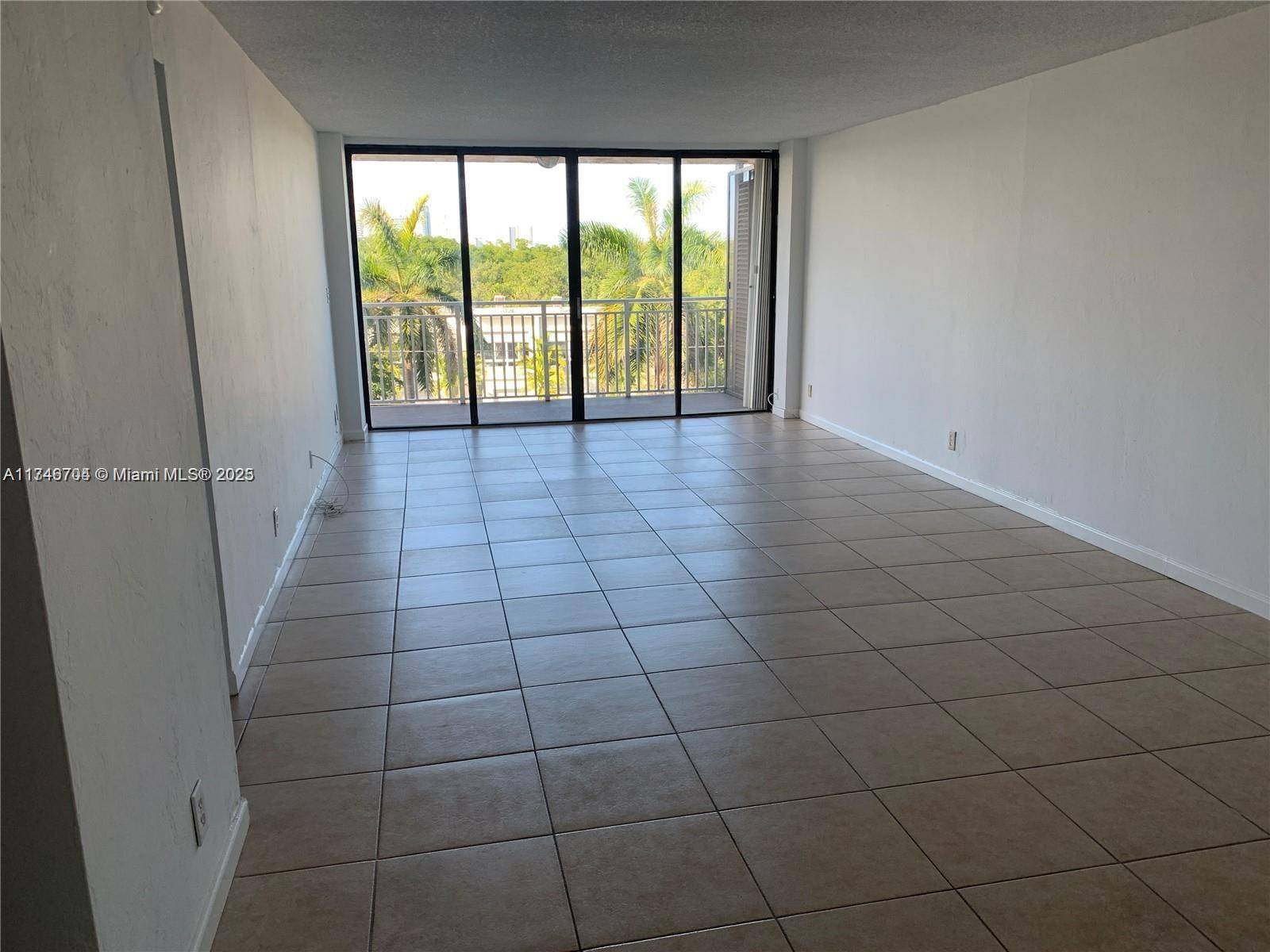 North Miami, FL 33181,2450 NE 135th St #410