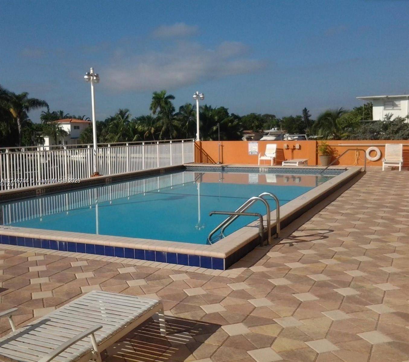 North Miami, FL 33181,2450 NE 135th St #410