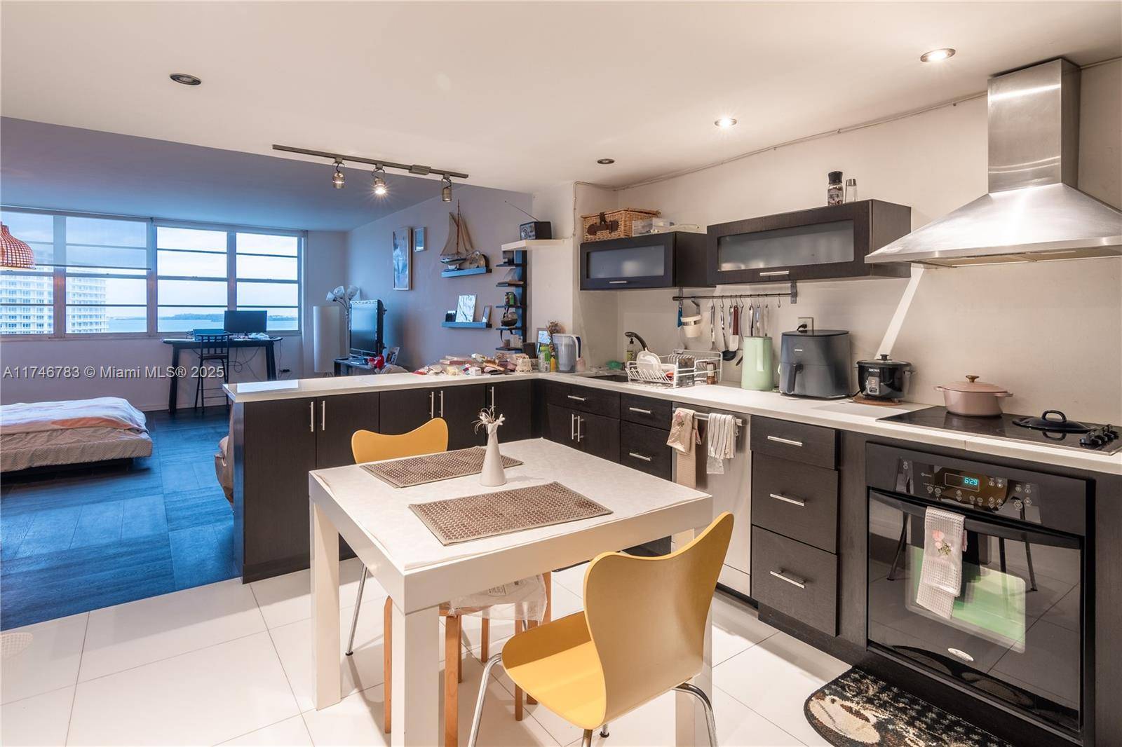 Miami, FL 33131,801 Brickell Bay Dr #1069