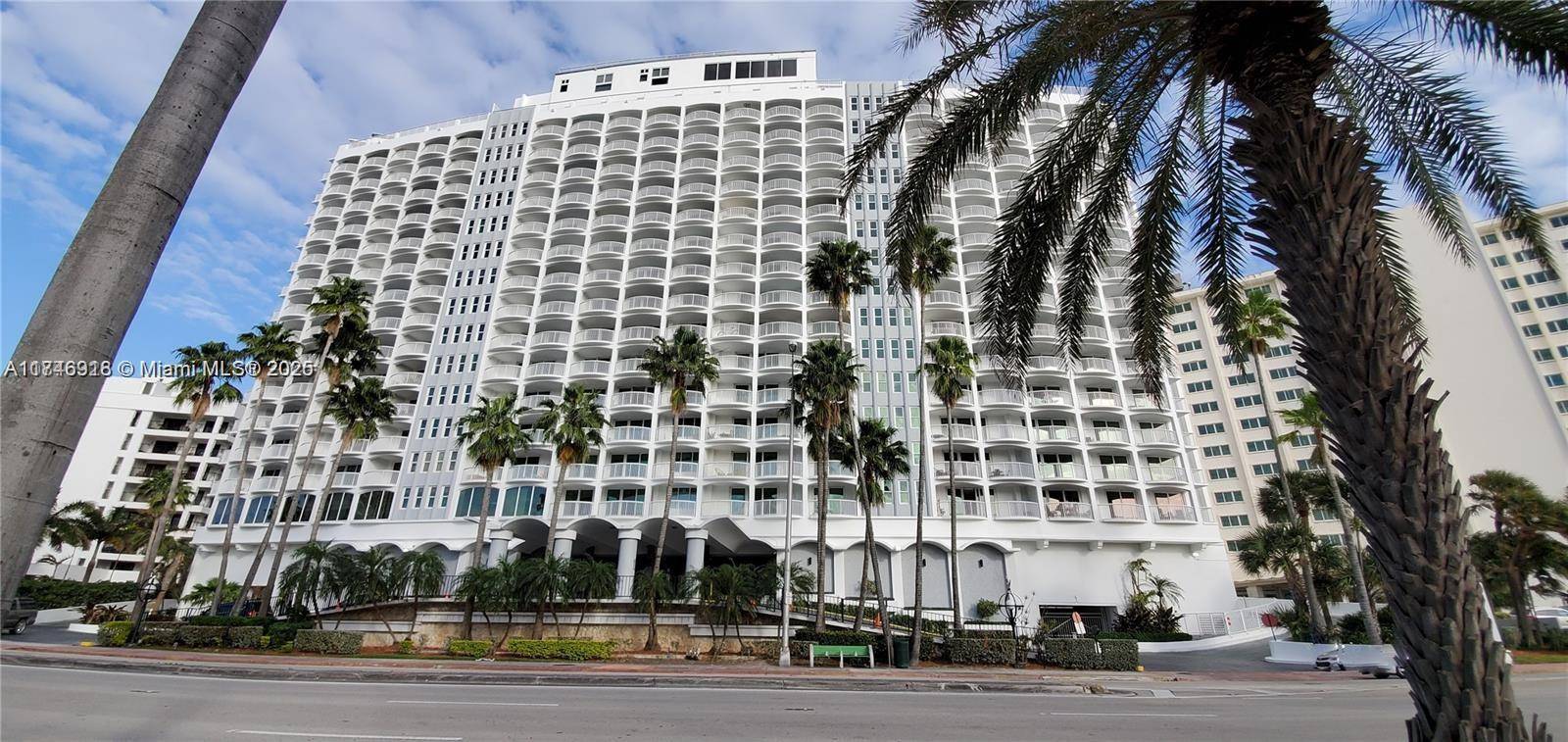 Miami Beach, FL 33140,5401 Collins Ave #628