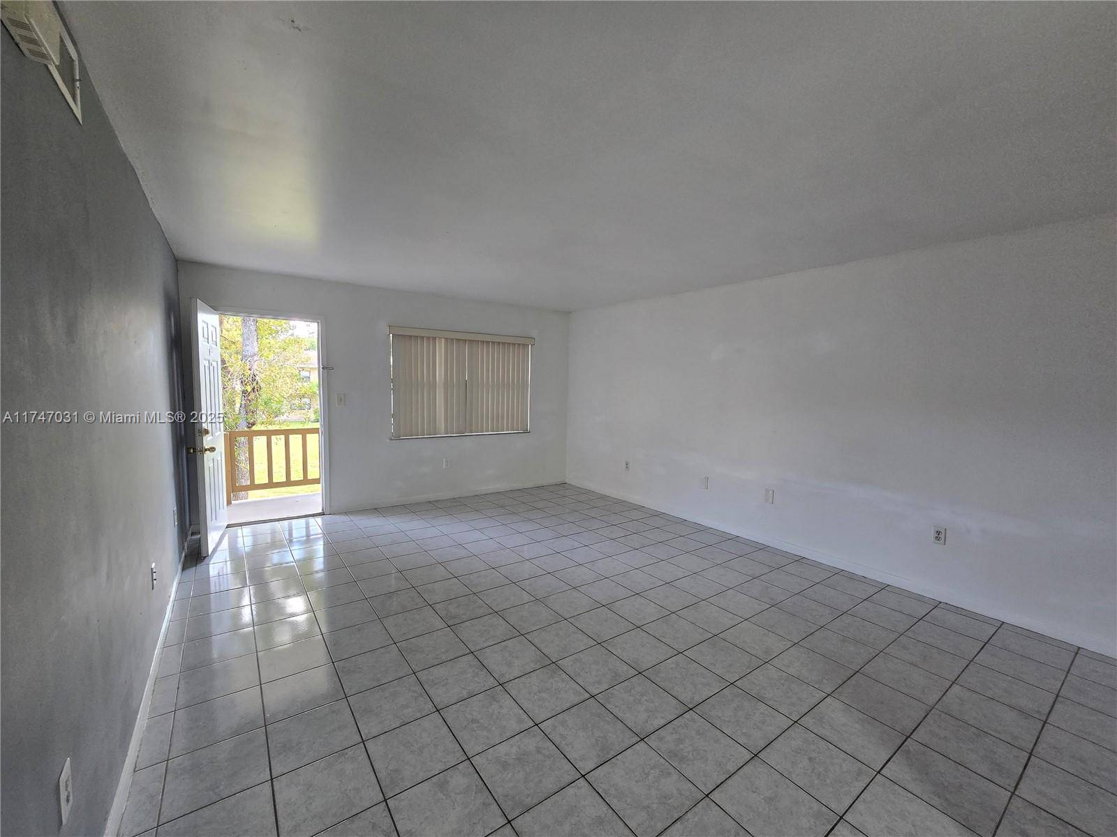 Cutler Bay, FL 33190,10370 SW 220th St #208