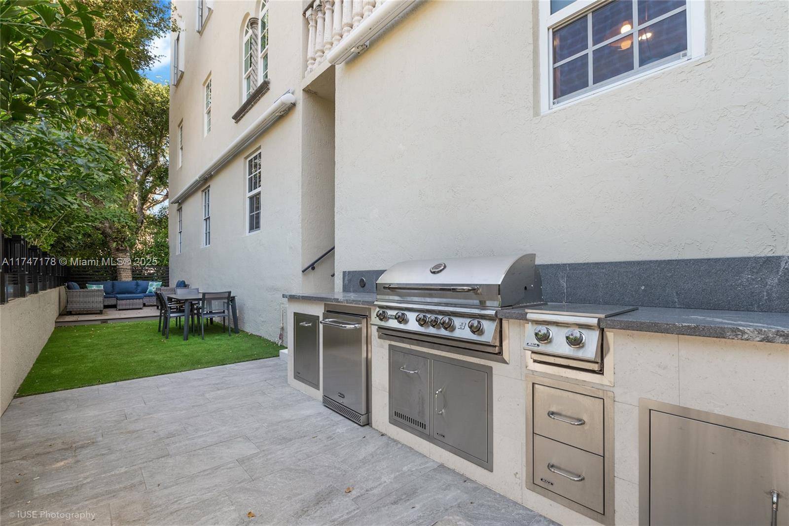Coral Gables, FL 33133,111 Edgewater Dr #1A