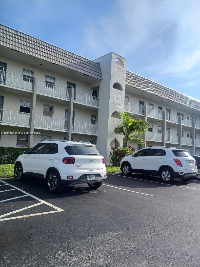 Sunrise, FL 33322,8280 Sunrise Lakes Blvd #212