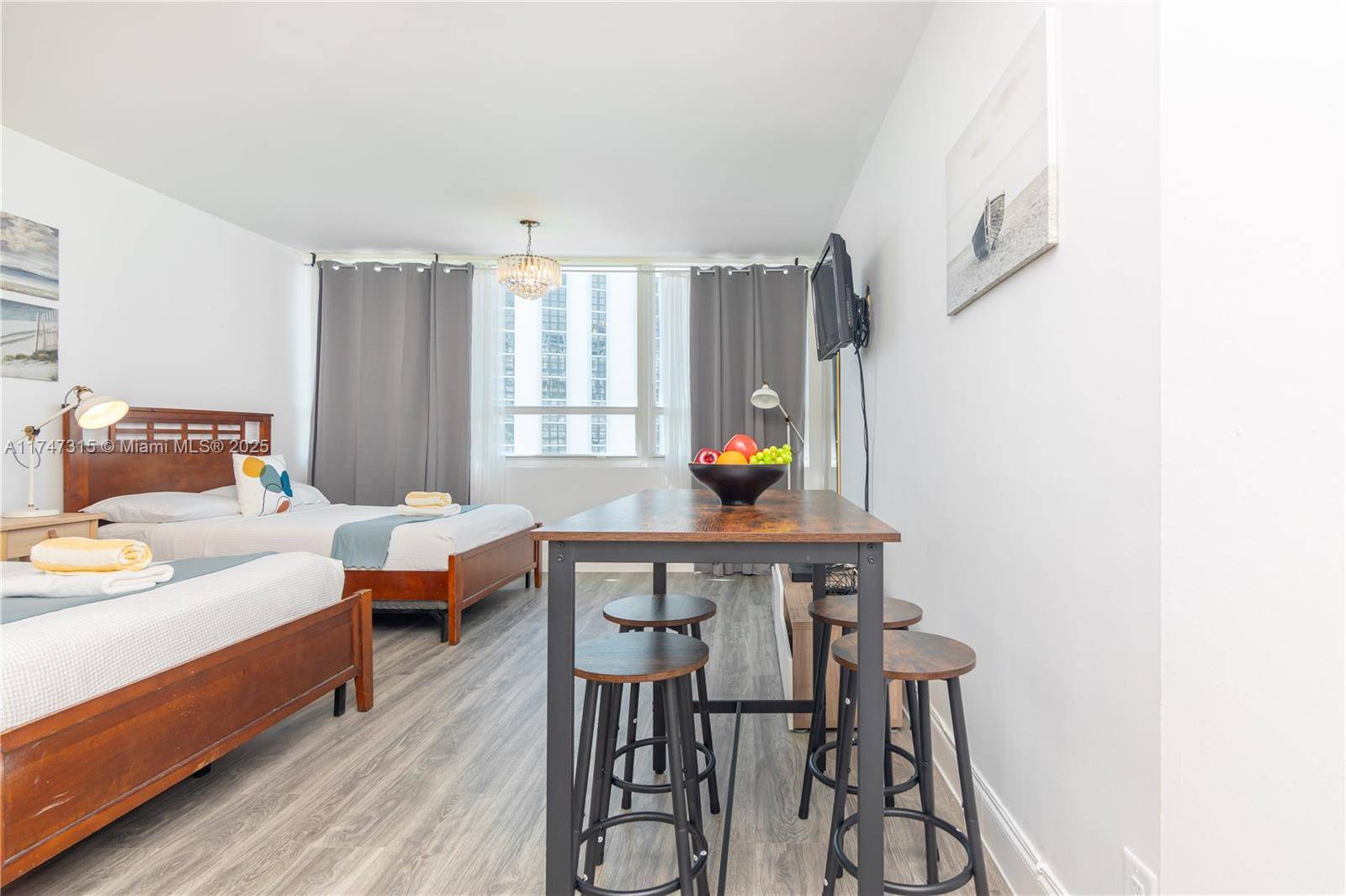 Miami Beach, FL 33140,5445 Collins Ave #712