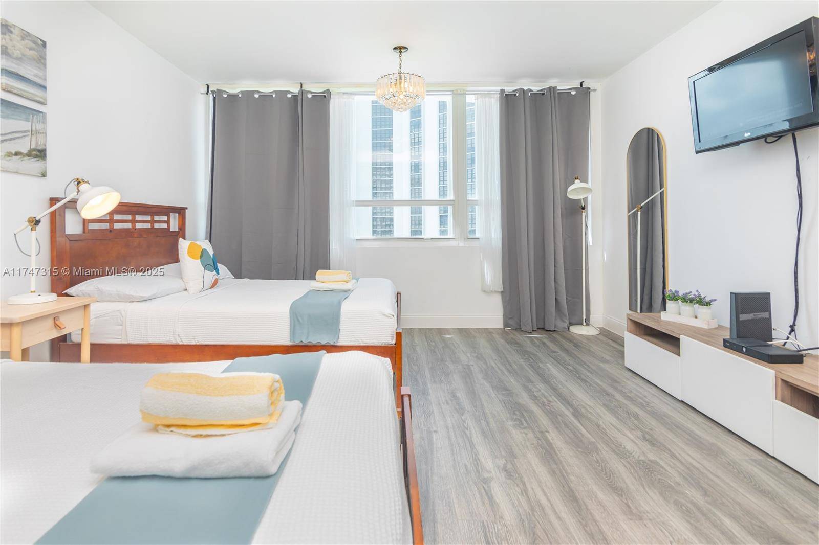 Miami Beach, FL 33140,5445 Collins Ave #712