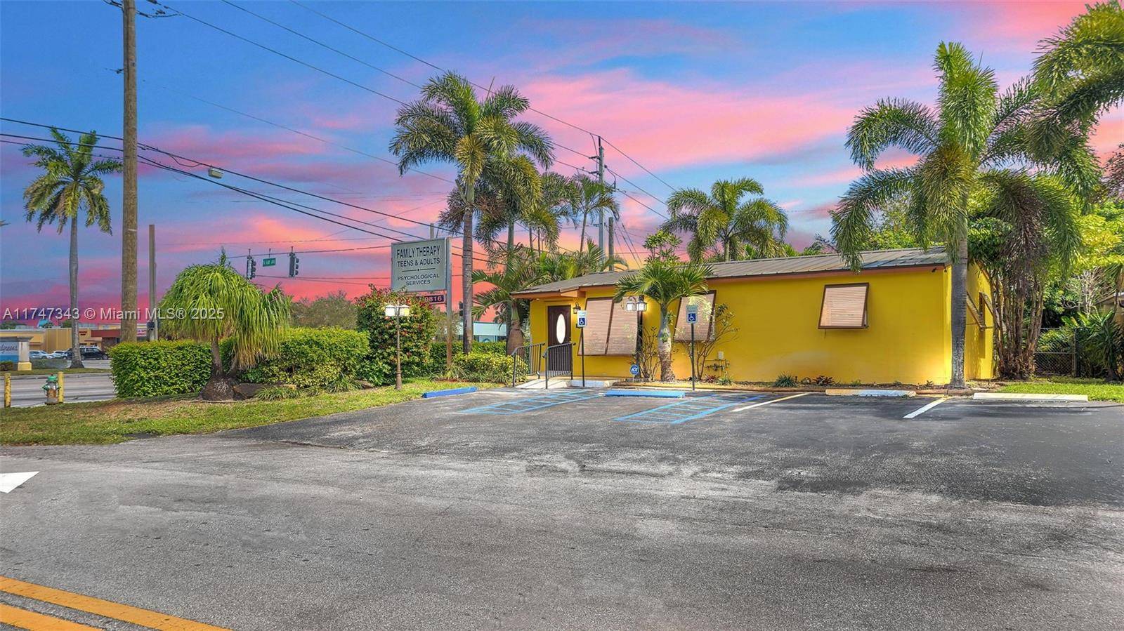 Hollywood, FL 33024,6790 Taft St