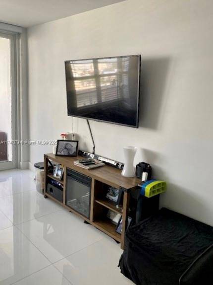Miami Beach, FL 33139,100 Lincoln Rd #727