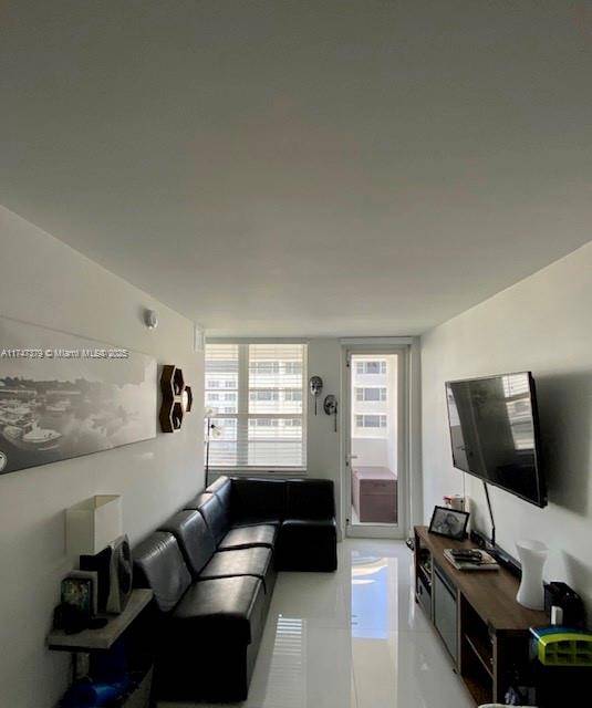 Miami Beach, FL 33139,100 Lincoln Rd #727
