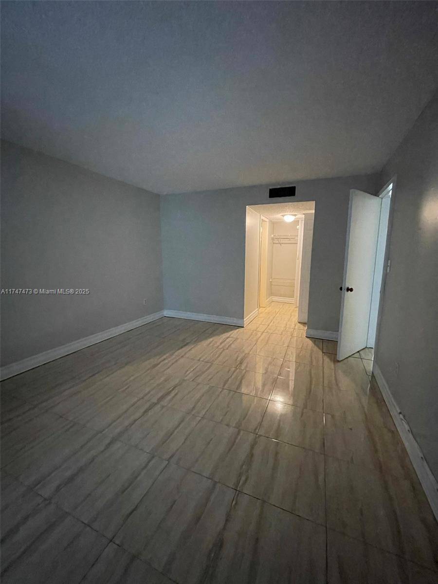 Pembroke Pines, FL 33024,661 N University Dr #1-103