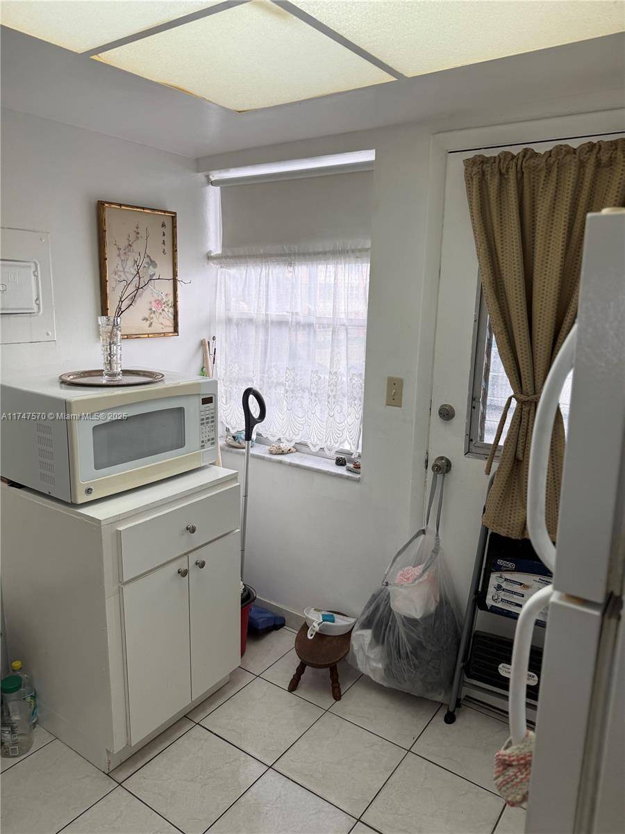 Miami, FL 33179,18555 NE 14th Ave #618