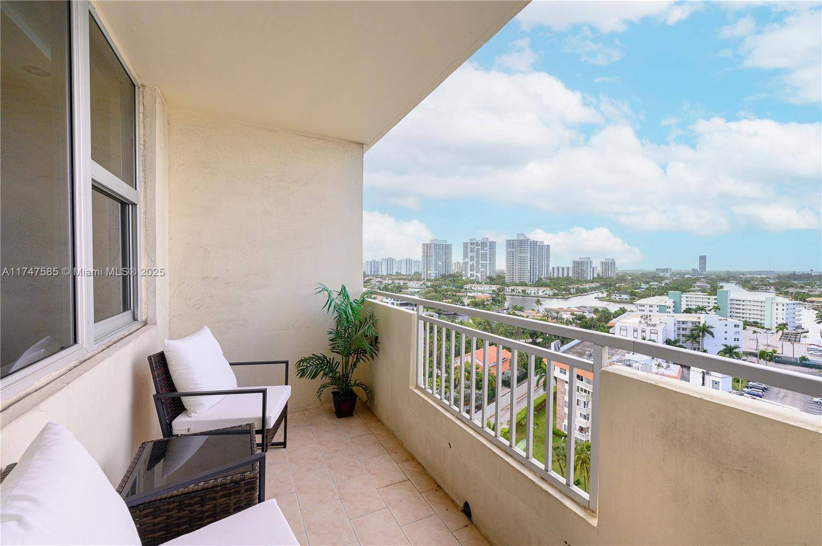 Hallandale Beach, FL 33009,3180 S Ocean Dr #1418