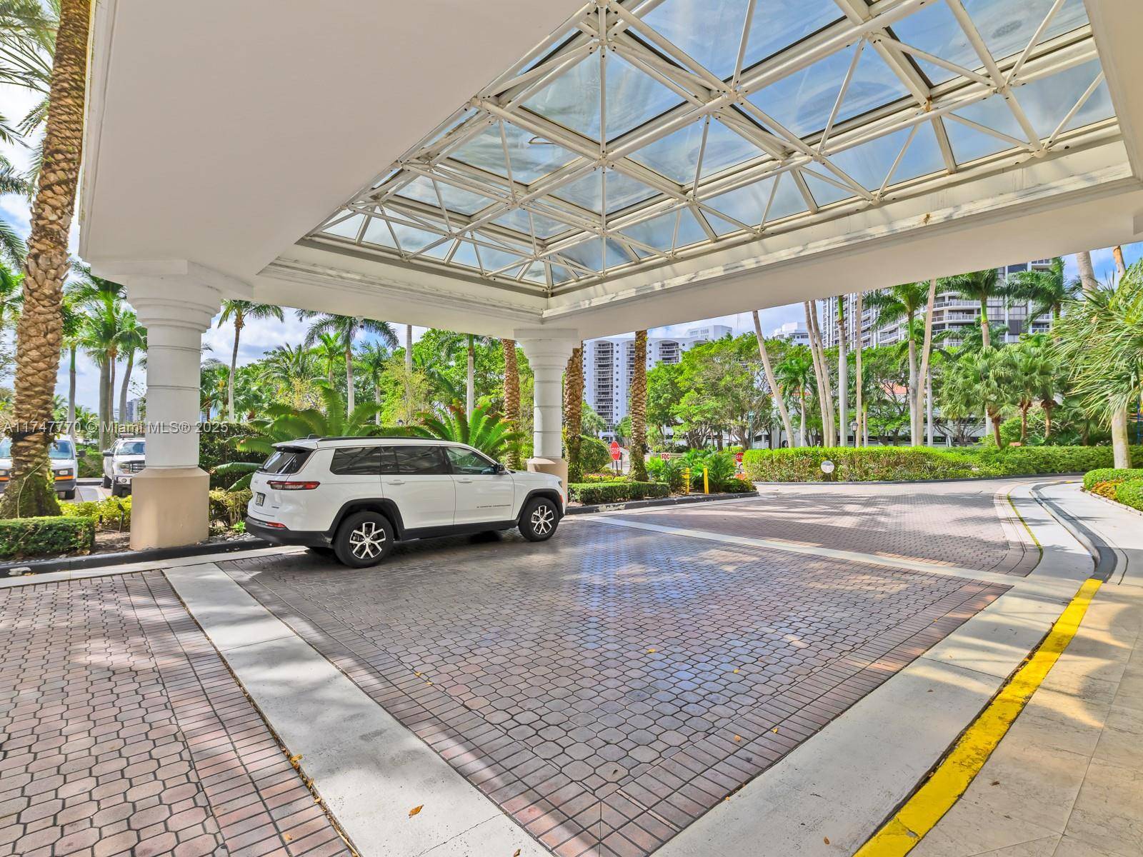 Aventura, FL 33180,21205 Yacht Club Dr #601