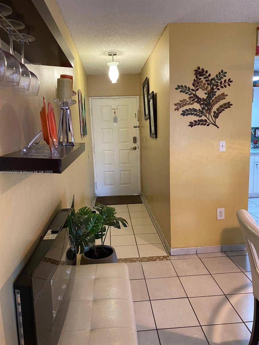 Hialeah, FL 33018,3041 W 76th St #B-210