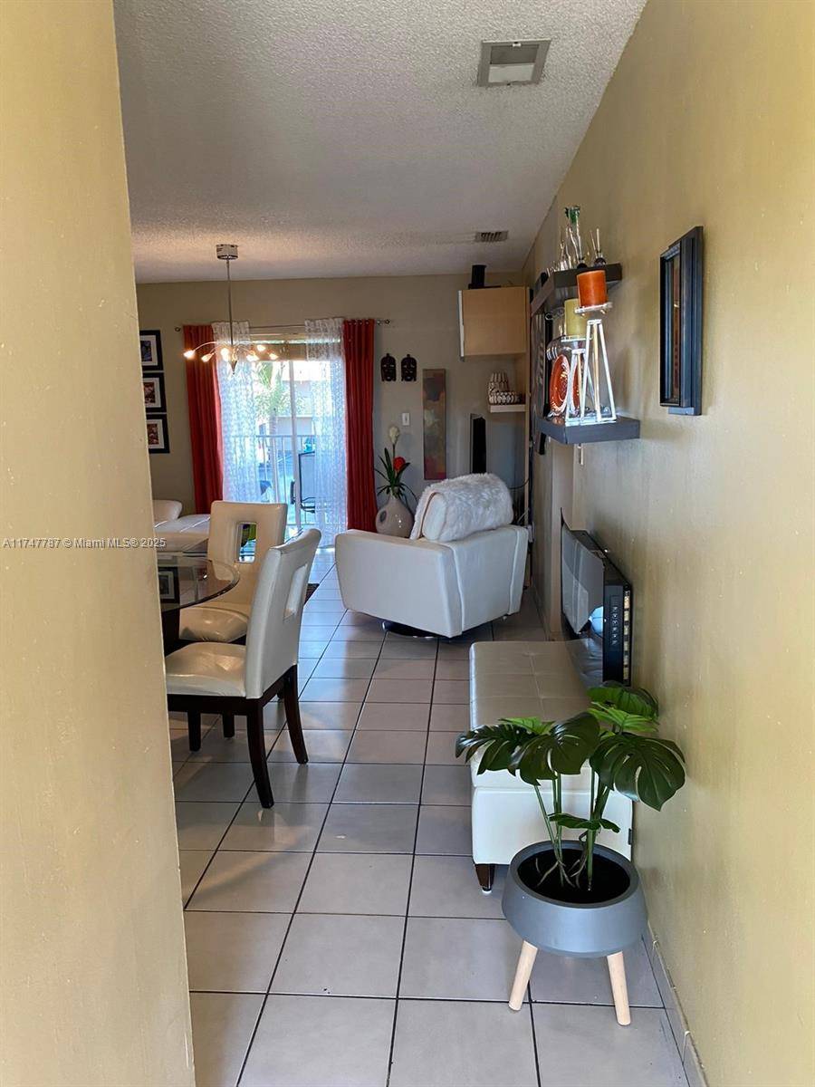 Hialeah, FL 33018,3041 W 76th St #B-210