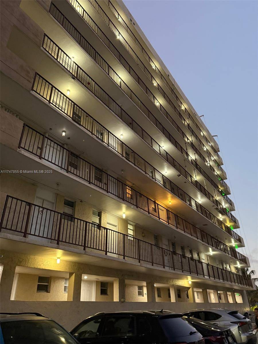 North Miami Beach, FL 33160,2903 N Miami Beach Blvd #204