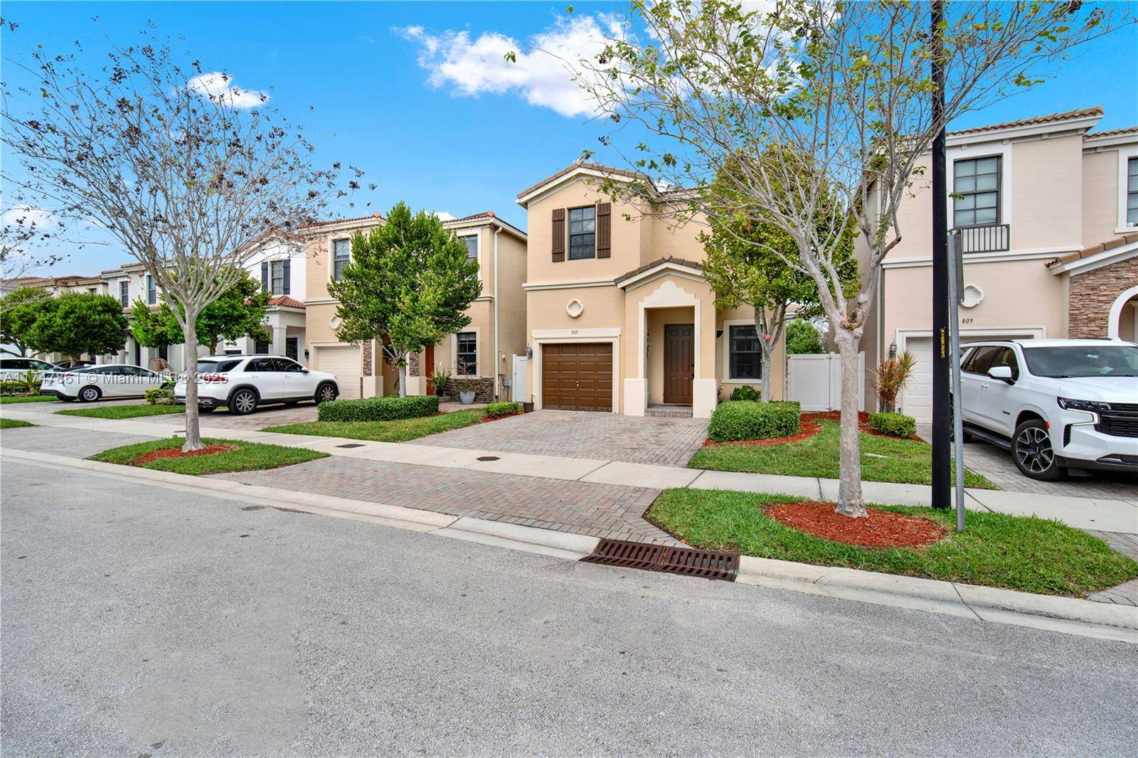 Miami, FL 33179,805 NE 191st St