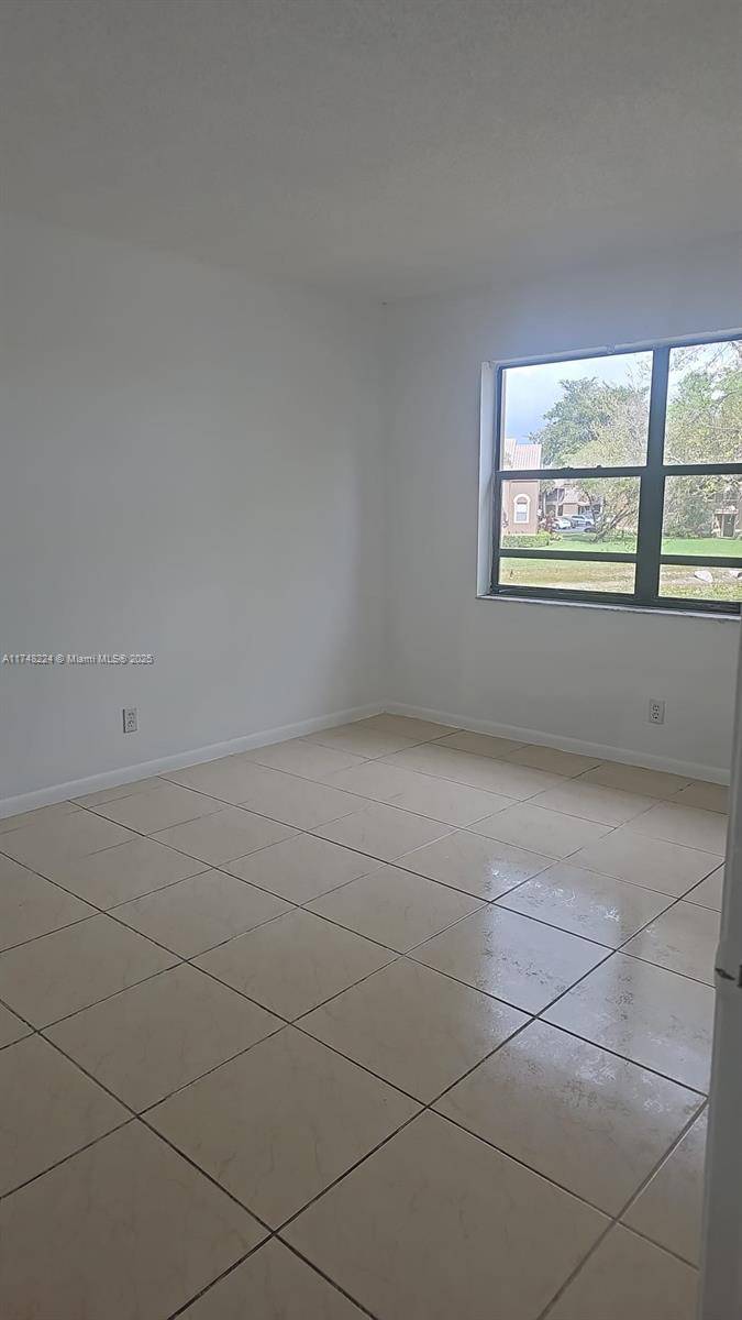 Coral Springs, FL 33065,9022 NW 28th Dr #2-202