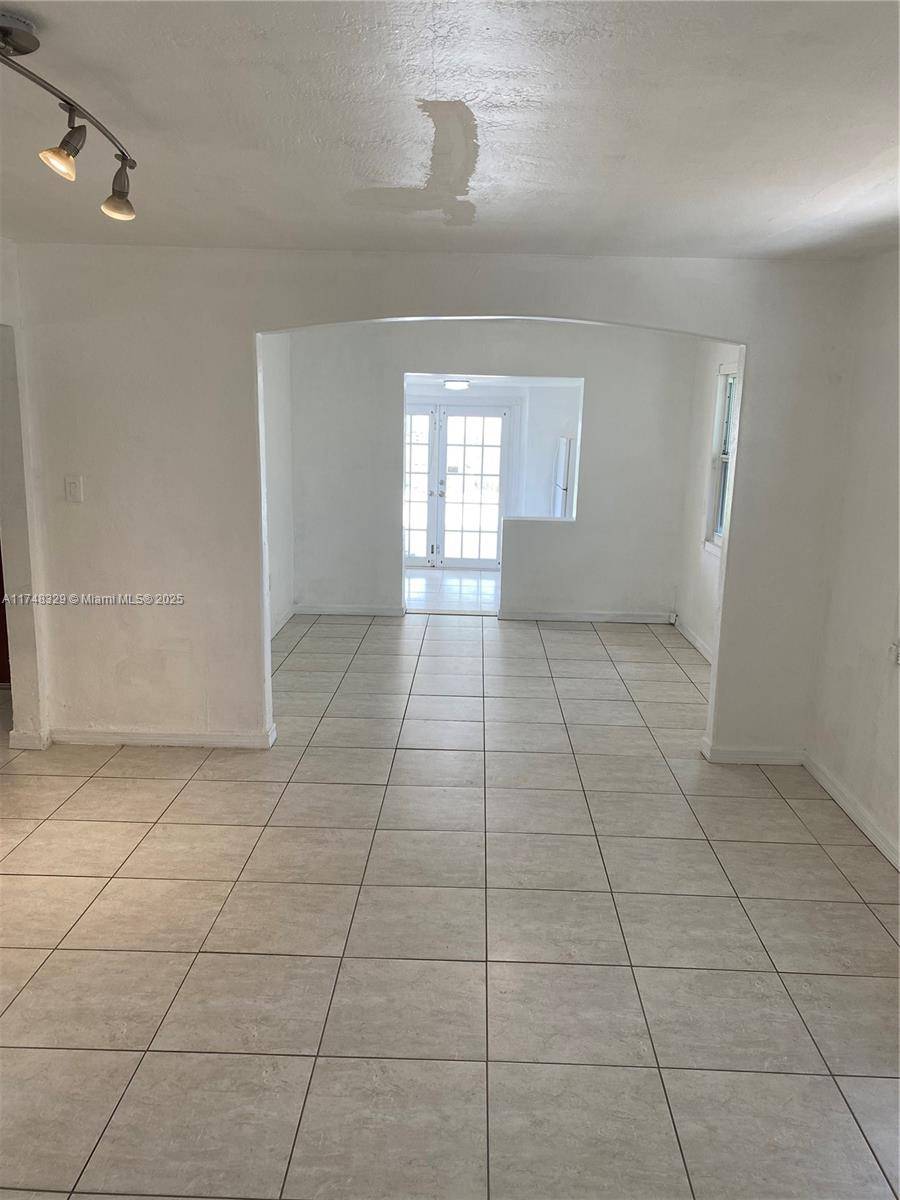 Hollywood, FL 33020,1622 Wiley St