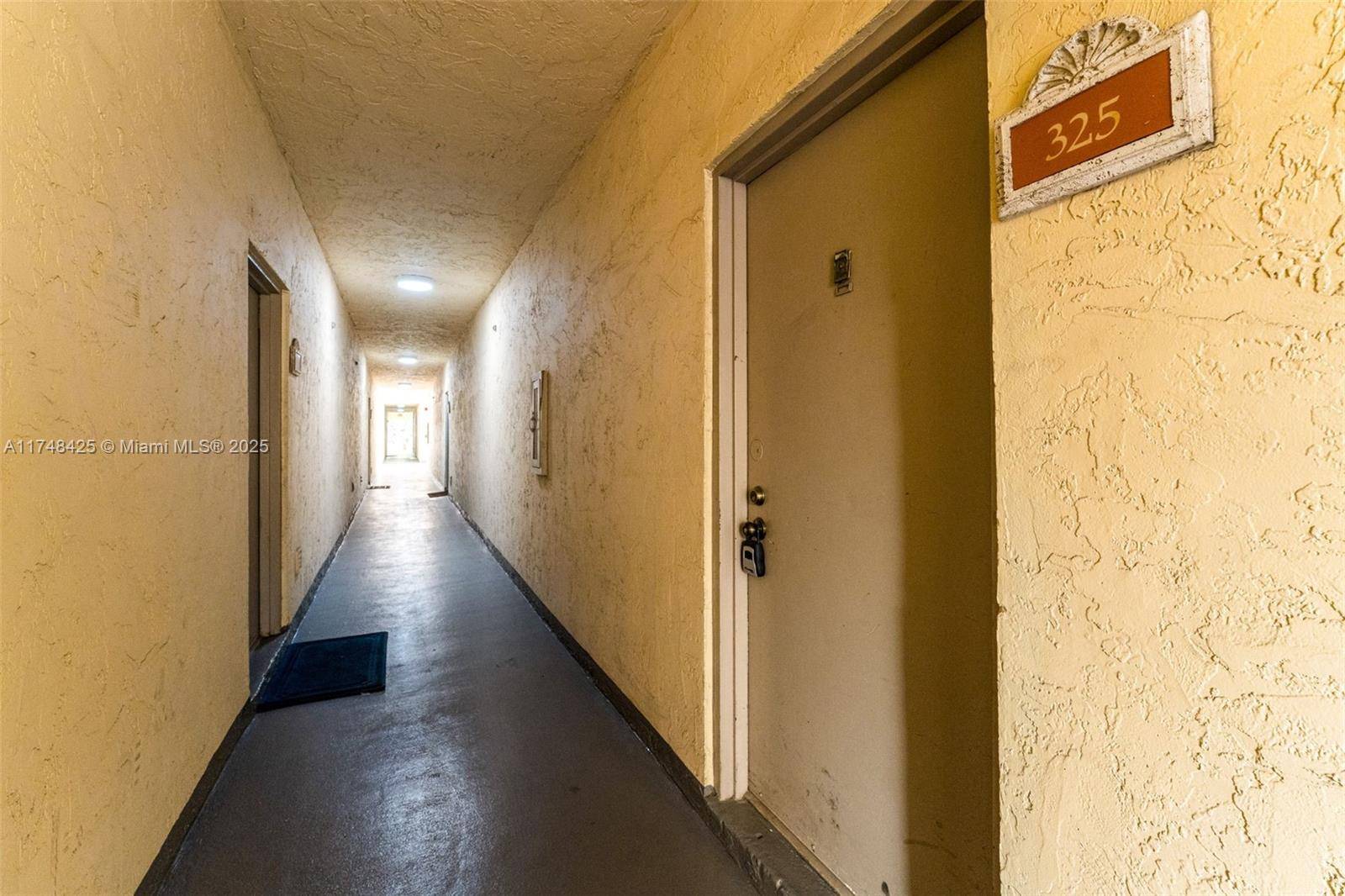 Doral, FL 33166,8180 Geneva Ct #325