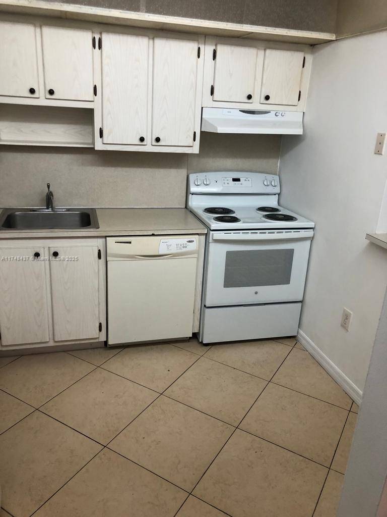 North Miami Beach, FL 33160,16950 W Dixie Hwy A631 Hwy #631
