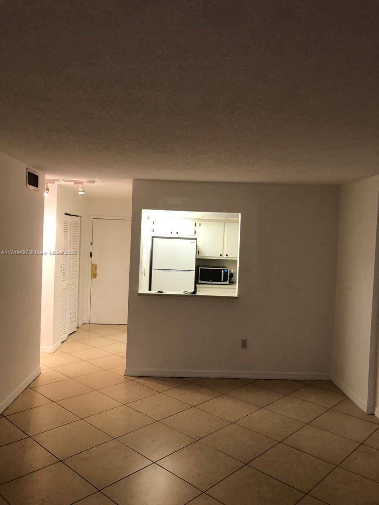 North Miami Beach, FL 33160,16950 W Dixie Hwy A631 Hwy #631