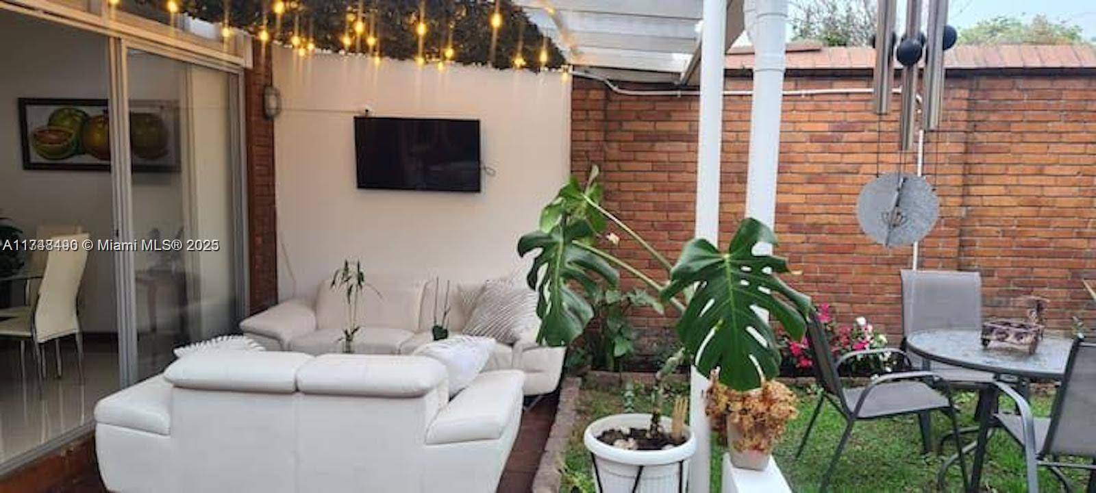 Bogota, FL 111121,cra 71 PONTEVEDRA