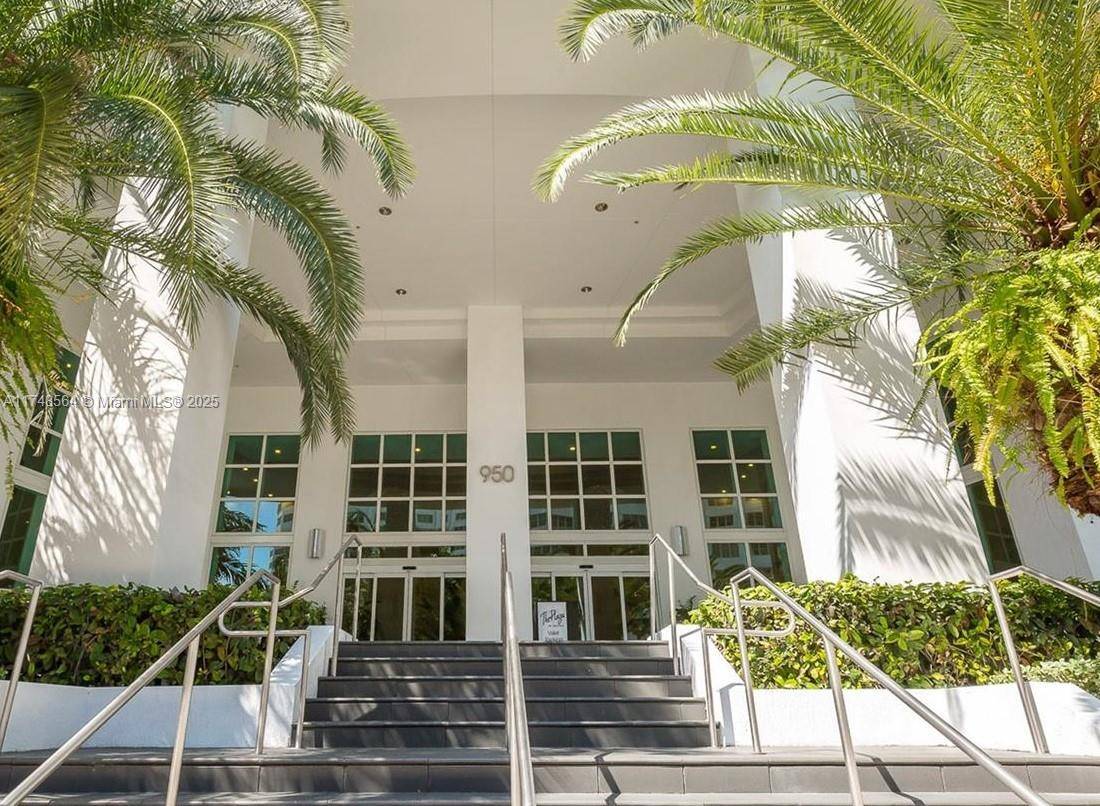 Miami, FL 33131,950 Brickell Bay Dr #2308