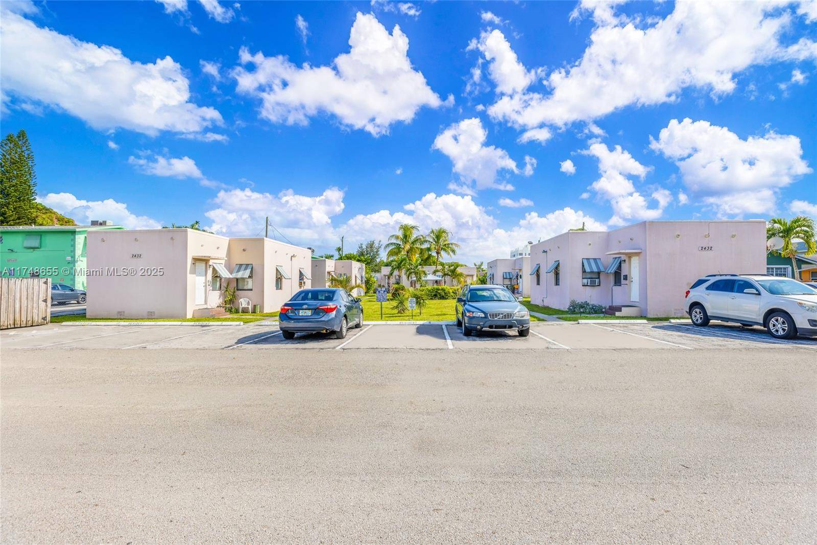 Hollywood, FL 33020,2432 Taylor St