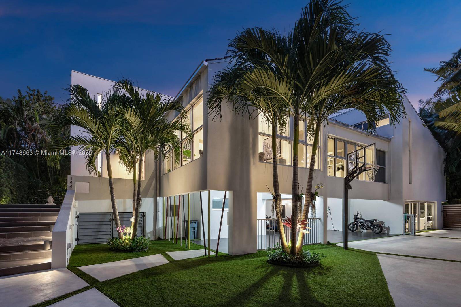 Coral Gables, FL 33133,144 N Prospect Dr