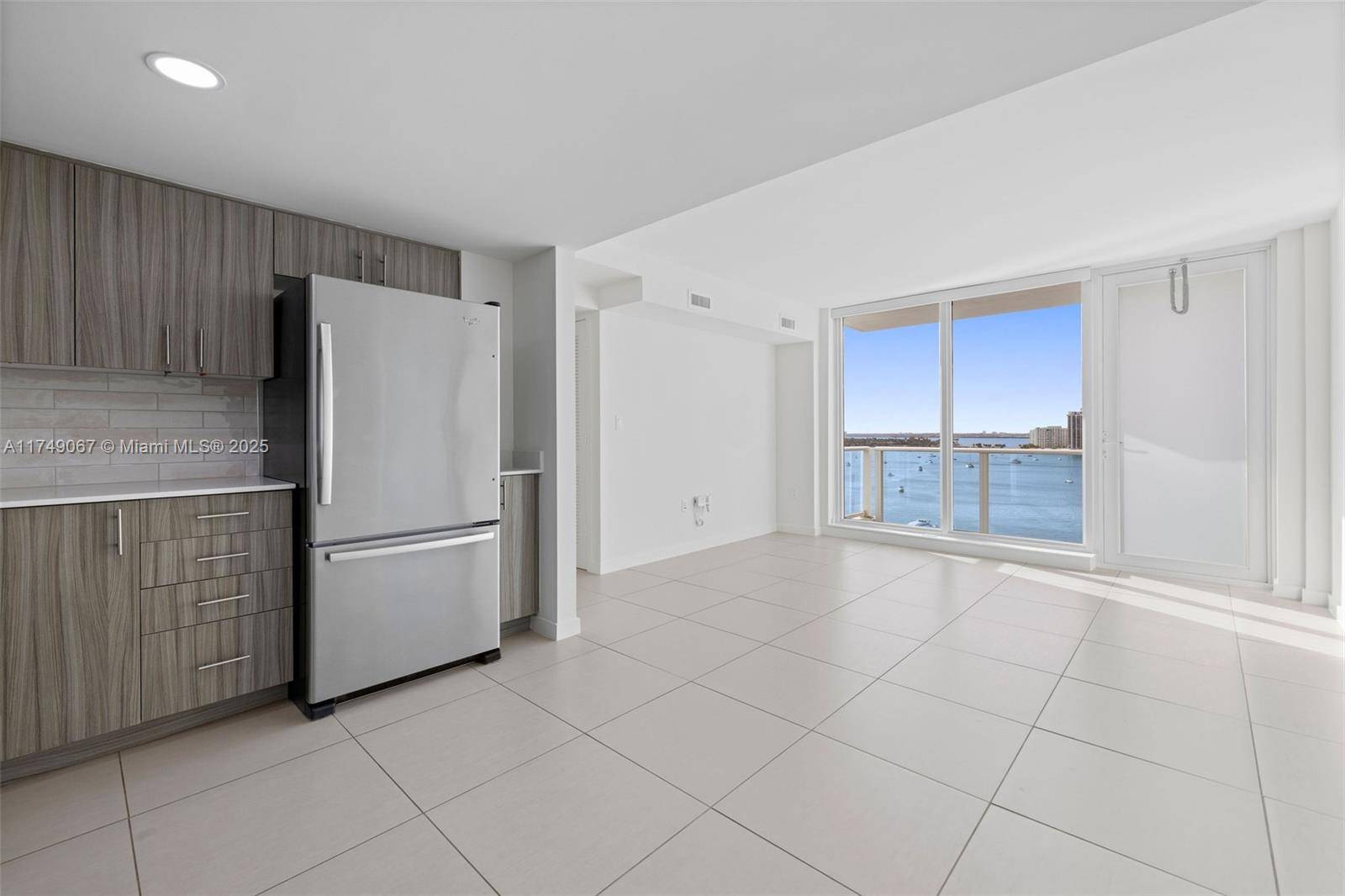 Miami Beach, FL 33139,910 West Ave #1520